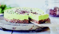 Vegan avocado-cheesecake
